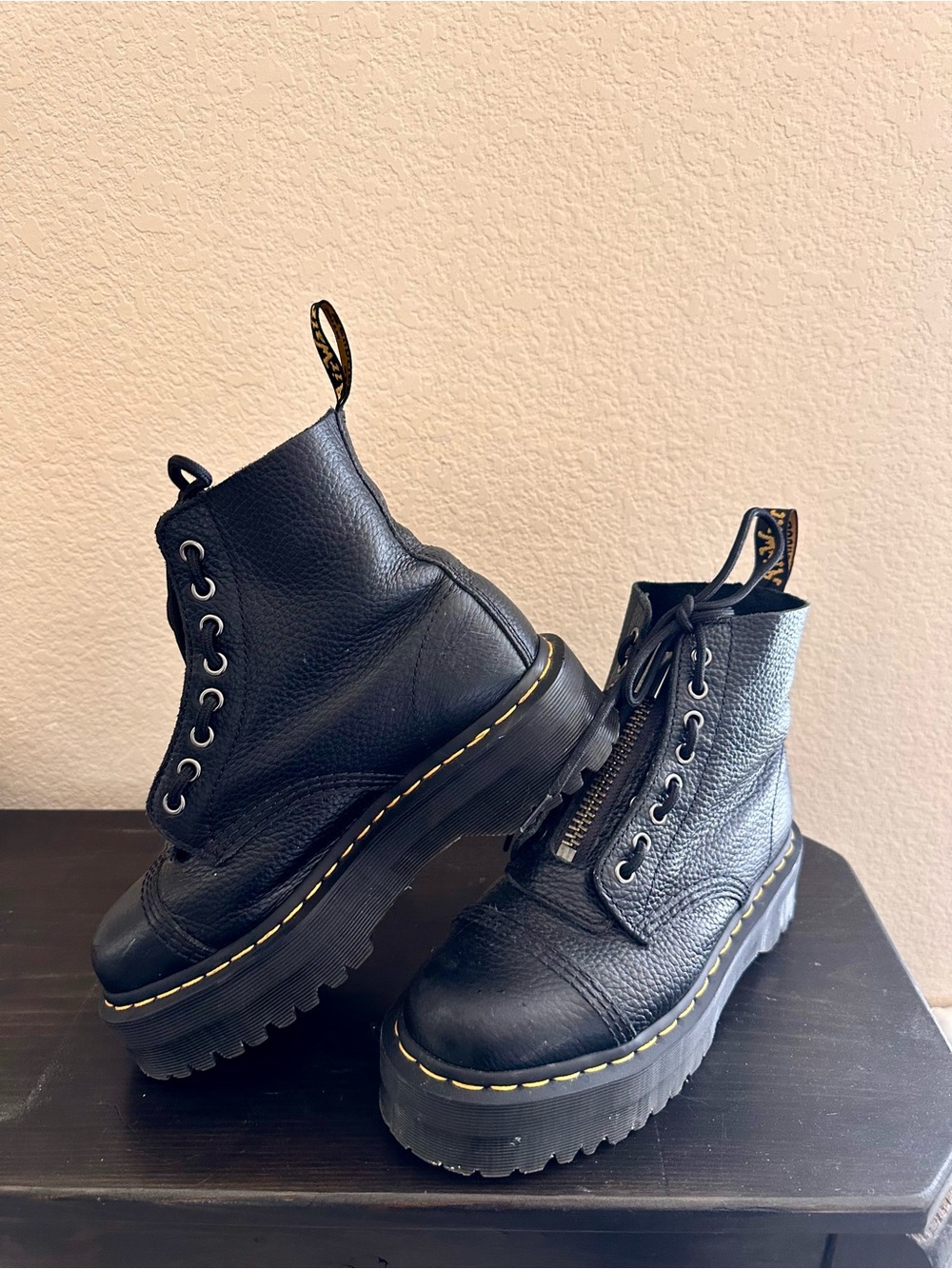 Dr. Marten’s Sinclair Platform Lace-Up Boots Sz 7